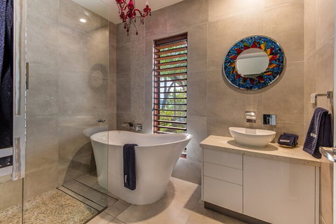 Heliconia 10 Newly Renovated House - Accommodation Adelaide 6
