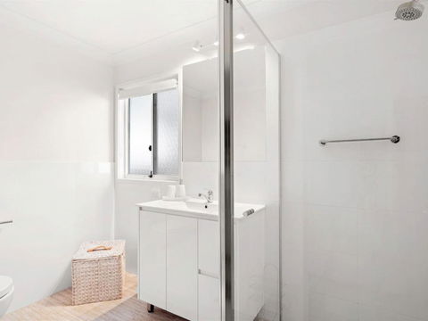 Whiting Escape 2 / 13 Whiting Avenue Terrigal - Accommodation Adelaide 4
