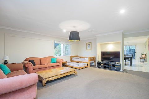 Anaheim Park Oasis - Accommodation Adelaide 4