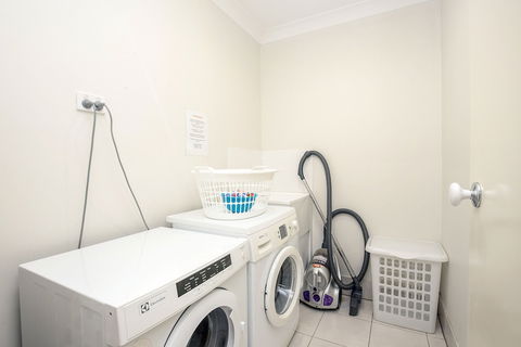 Anaheim Park Oasis - Accommodation Adelaide 2