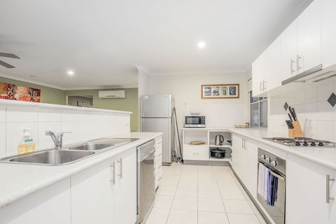 Anaheim Park Oasis - Accommodation Adelaide 5