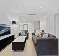 Peaceful Water Side Retreat with Huge Courtyard - Accommodation Adelaide