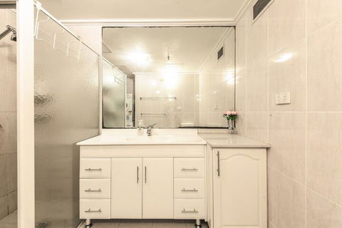 Amazing Location Cozy Stay With Parking - Accommodation Adelaide 5