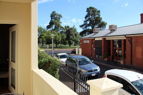 Adelaide Central Apartment - 3BR, 2Bath & Carpark - Accommodation Adelaide 6