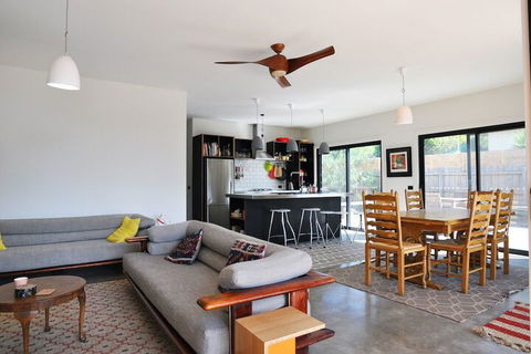 Armstrongs Close TO Beach - Accommodation Adelaide 3