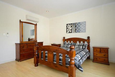The Block Townhouses - Accommodation Adelaide 7