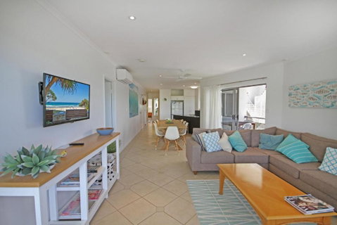 Unit 2 Beach Gallery 9 Andrew Street Point Arkwright 500 BOND LINEN SUPPLIED - Accommodation Adelaide 6