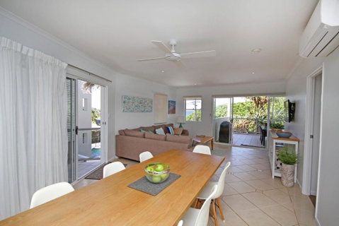 Unit 2 Beach Gallery 9 Andrew Street Point Arkwright 500 BOND LINEN SUPPLIED - Accommodation Adelaide 3