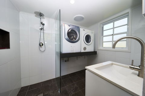 Paradise Bungalow Waterfront - Accommodation Adelaide 3