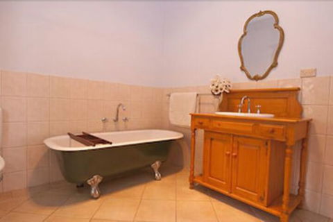 Charlie Bates Cottage - Accommodation Adelaide 3