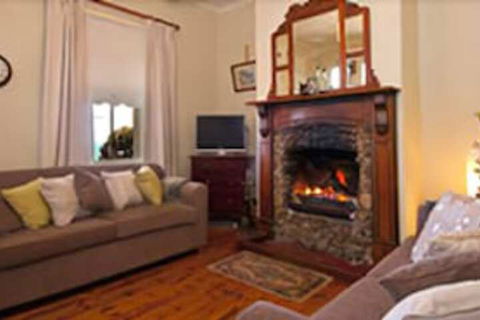 Charlie Bates Cottage - Accommodation Adelaide 2