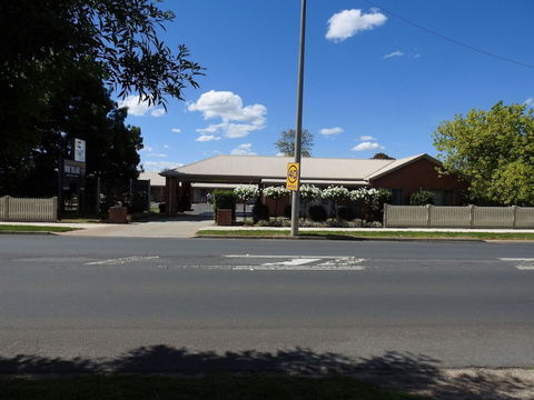 Wine Village Motor Inn - Accommodation Adelaide 2