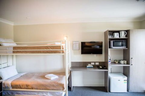 Lilac City Motor Inn & Steakhouse - Accommodation Adelaide 0
