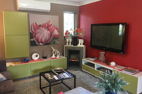 Crimson Villa - Accommodation Adelaide 2