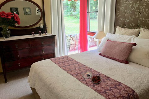 Crimson Villa - Accommodation Adelaide 5