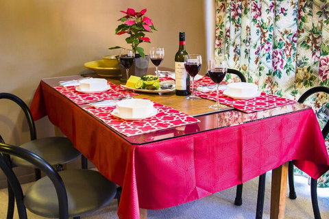 Crimson Villa - Accommodation Adelaide 4