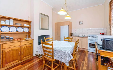 Eliza 1875 Red Brick Duplex Townhouse - Accommodation Adelaide 3