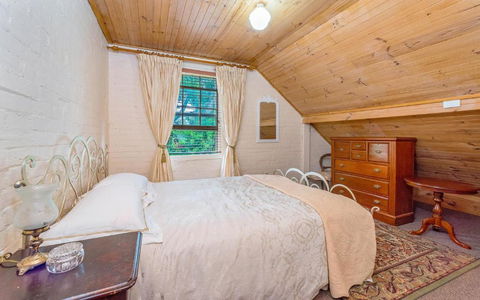 Eliza 1875 Red Brick Duplex Townhouse - Accommodation Adelaide 2