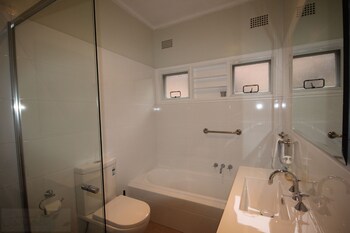 Fairways Close - Accommodation Adelaide 4