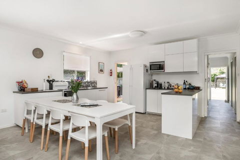 A SWEET ESCAPE Carefree Beach Home - Accommodation Adelaide 6