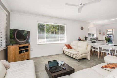 A SWEET ESCAPE Carefree Beach Home - Accommodation Adelaide 5
