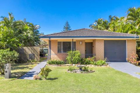 A SWEET ESCAPE Carefree Beach Home - Accommodation Adelaide 0