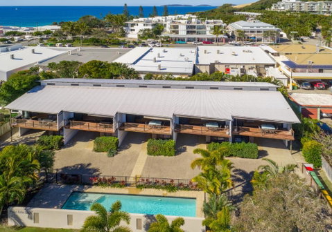 Unit 4 Rainbow Surf Modern Double Storey Townhouse With Large Shared Pool Close To Beach & Shop - Accommodation Adelaide 1
