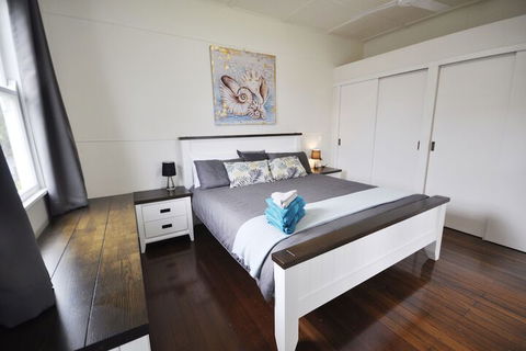 Golden Sands At Beachmere - Accommodation Adelaide 7