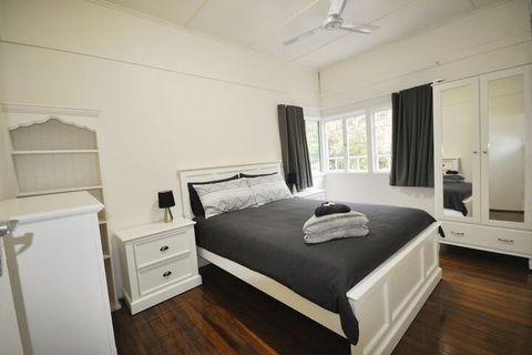 Golden Sands At Beachmere - Accommodation Adelaide 4