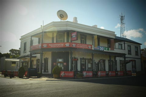 Commercial Hotel Morgan - Accommodation Adelaide 1