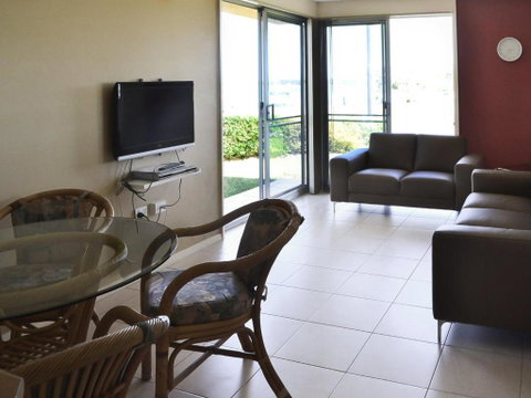 Fairholme 5 Opposite Lake - Accommodation Adelaide 6