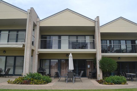 Elsinor Townhouse 8 Mulwala - Accommodation Adelaide 1