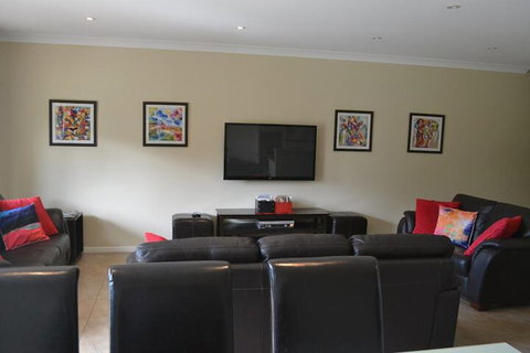 Elsinor Townhouse 8 Mulwala - Accommodation Adelaide 4