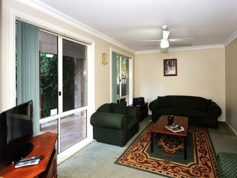 Four Bedroom Quality Townhouse - Accommodation Adelaide 4
