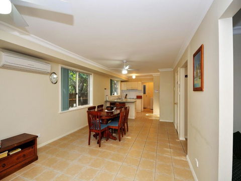 Four Bedroom Quality Townhouse - Accommodation Adelaide 3