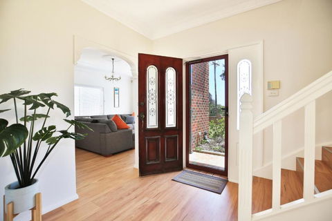 The Crescent Pet Friendly 1 Min To Beach - Accommodation Adelaide 3