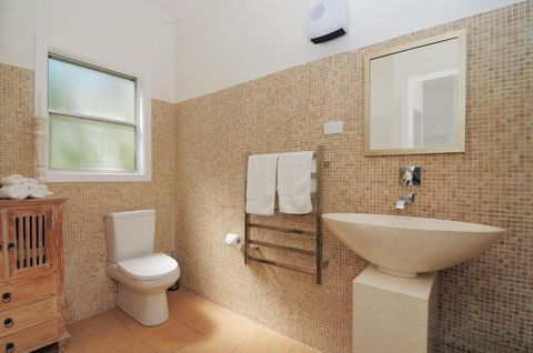 Love Shack 1 Bedroom Cosy Cottage! - Accommodation Adelaide 1