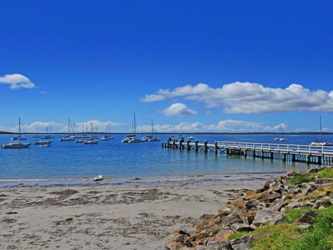 Crystal Blue Views Across The Bay - Accommodation Adelaide 3