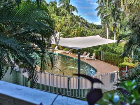 RED COWRIE 321atPALM COVE - Accommodation Adelaide 4