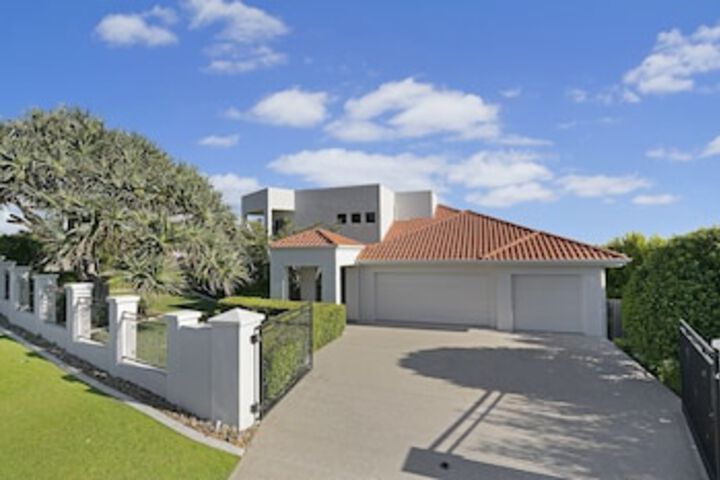 Castaways Beach QLD Accommodation Adelaide