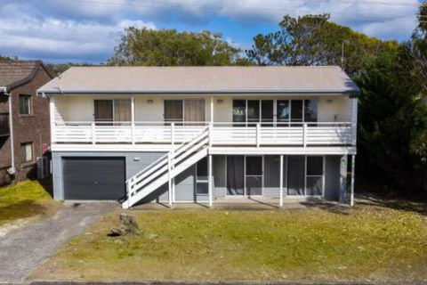 Seaview Getaway - Accommodation Adelaide 0