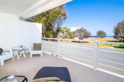 Seaview Getaway - Accommodation Adelaide 2