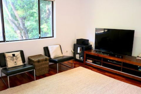 Spacious 3 Bedroom Apartment 20 Min To The CBD - Accommodation Adelaide 0