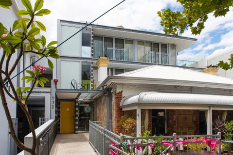 Elegant Studio With Fantastic Rooftop Views - Accommodation Adelaide 1