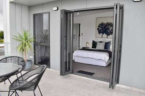 Brand New 2 Bed Apartment With Stunning City Views - Accommodation Adelaide 4