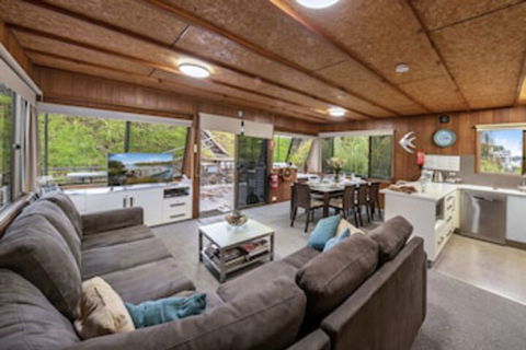 Boats And Bedzzz Houseboat Stays & Renmark River Villas - Accommodation Adelaide 0