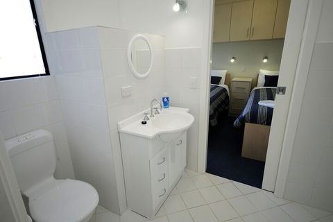 Boats And Bedzzz Houseboat Stays & Renmark River Villas - Accommodation Adelaide 3
