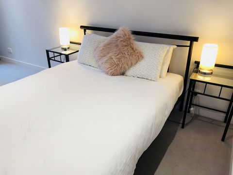 Comfy 2-Bedroom Apartment Level 5 - Accommodation Adelaide 5