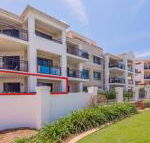 The Sands Unit 28 Straight across the road from the beach