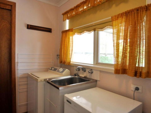 RETRO RETREAT INLET SIDE - Accommodation Adelaide 4